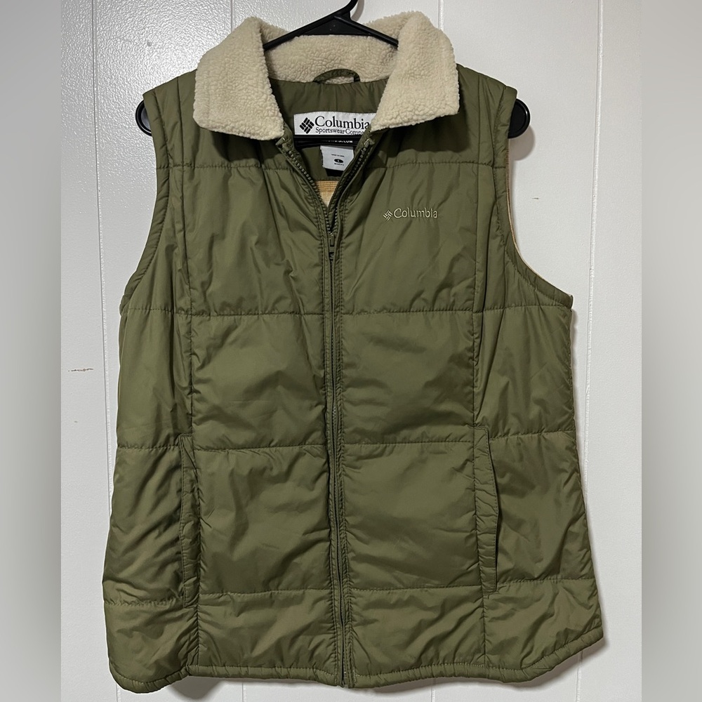 Columbia Women's Olive Green Quilted Vest with Sherpa collar size Large